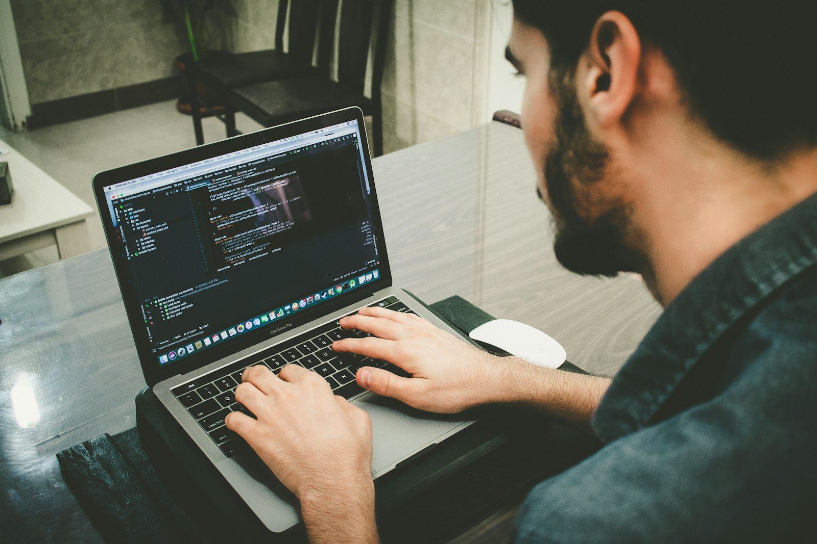 Un développeur au travail